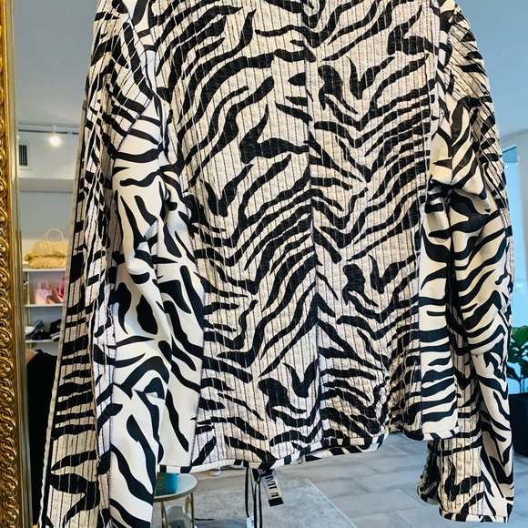 In Transit2 Black & White Zebra Animal Print Pleated Stripe Leather Shirt Jacket - Picture 6 of 7